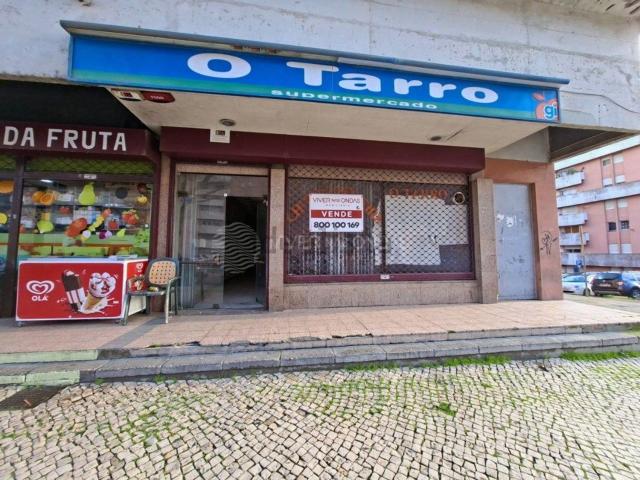 Loja venda em Cova da Piedade, Almada