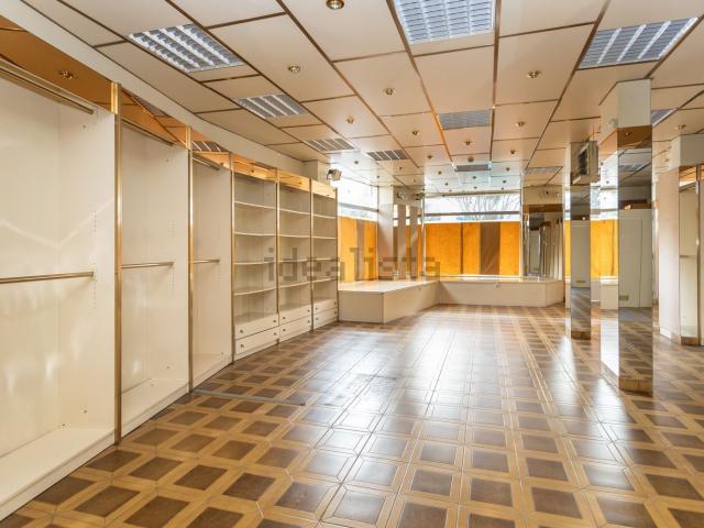 Loja venda em Bairro da CHEUNI, Oeiras