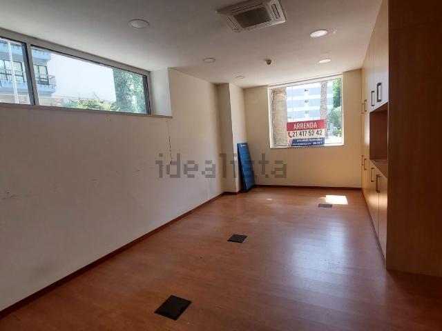 Ponto Comercial alugar em Carnaxide, Bairro do Aqueduto