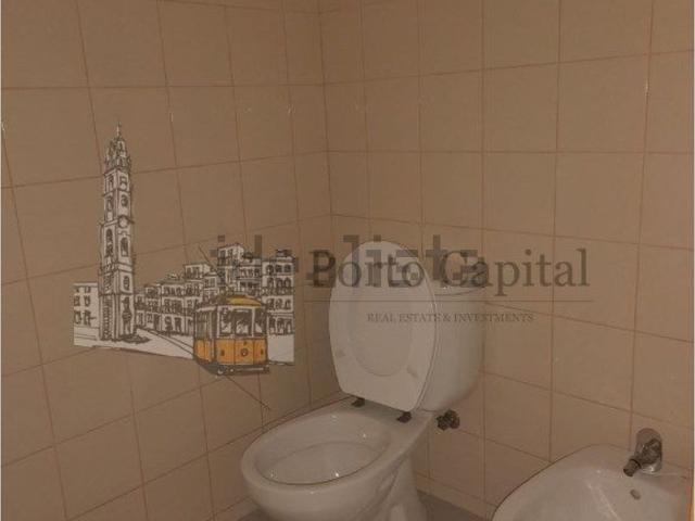 Armazém alugar em Carvalhosa, Porto