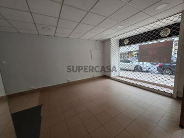 Armazém venda em Lisboa