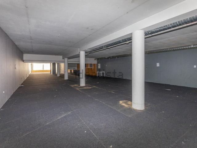 Ponto Comercial alugar em Santo Ildefonso, Fontinha