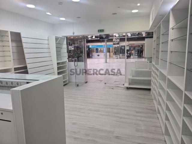 Armazém venda em Nova Oeiras, Oeiras