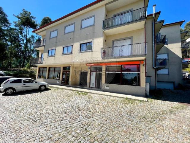 Loja venda em Cernadelo e Lousada (São Miguel e Santa Margarida), Lousada