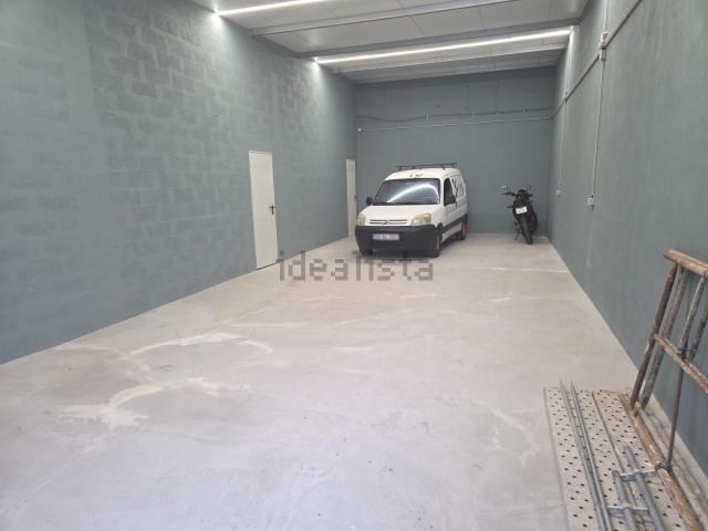 Armazém alugar em Almada, Setúbal