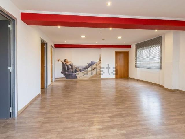 Loja alugar em Charneca de Caparica e Sobreda, Almada