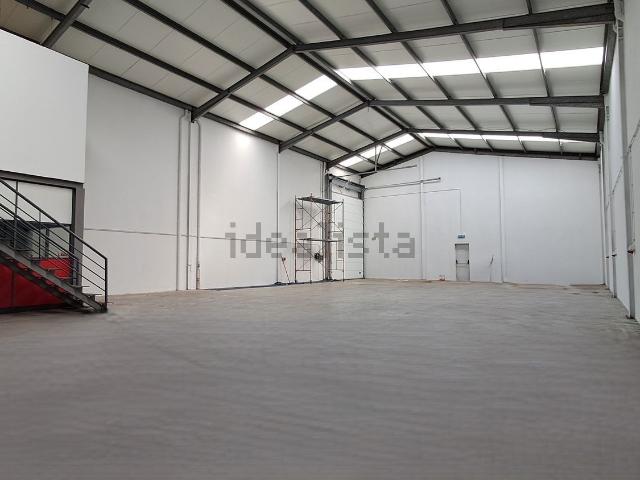 Armazém alugar em Maia, Gueifães