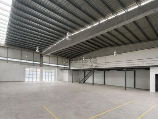 Armazém alugar em Maia, Gueifães