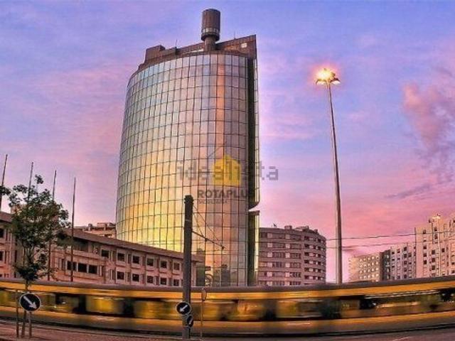 Ponto Comercial alugar em Maia, Vermoim