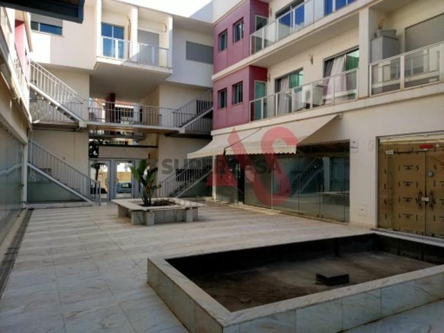 Armazém venda em Quinta dos Álamos, Albufeira