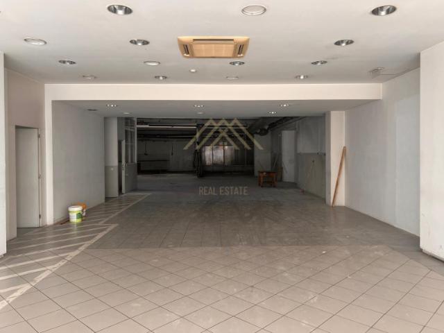 Ponto Comercial alugar em Cedofeita, Ramada Alta