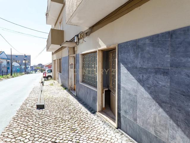 Loja alugar em Catujal, Santiago Dos Velhos