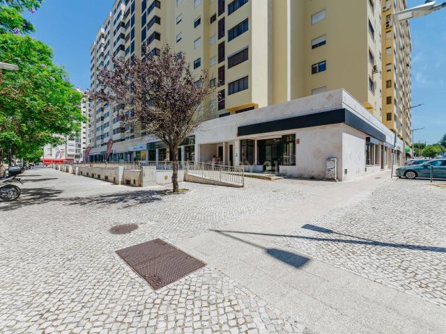 Loja alugar em Santiago Dos Velhos, Lisboa