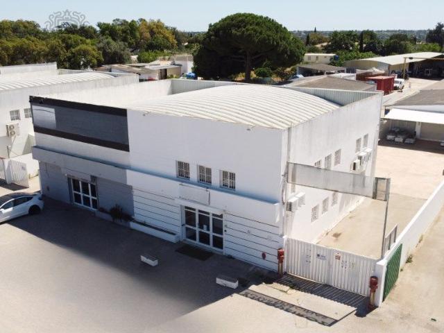 Ponto Comercial alugar em Faro, Quatro Estradas