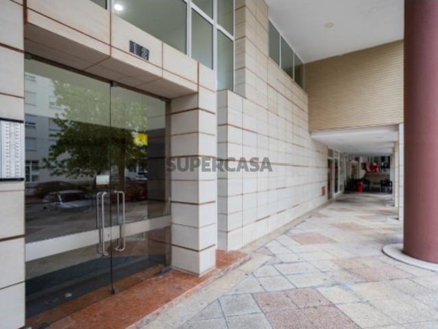 Armazém venda em Lisboa