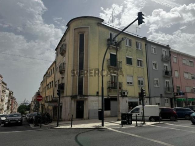Armazém venda em Lisboa