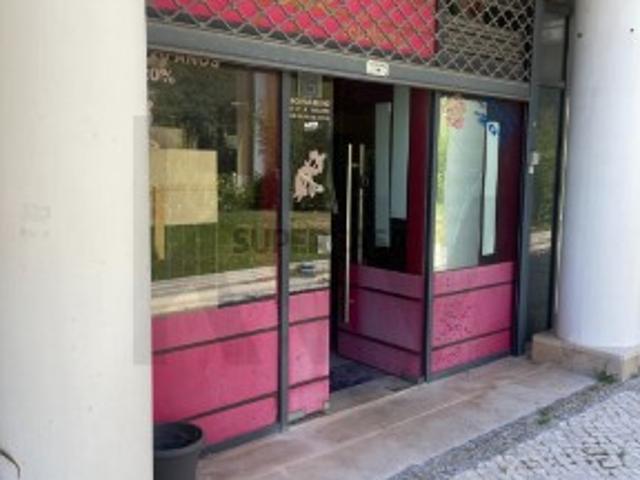 Armazém venda em Lisboa