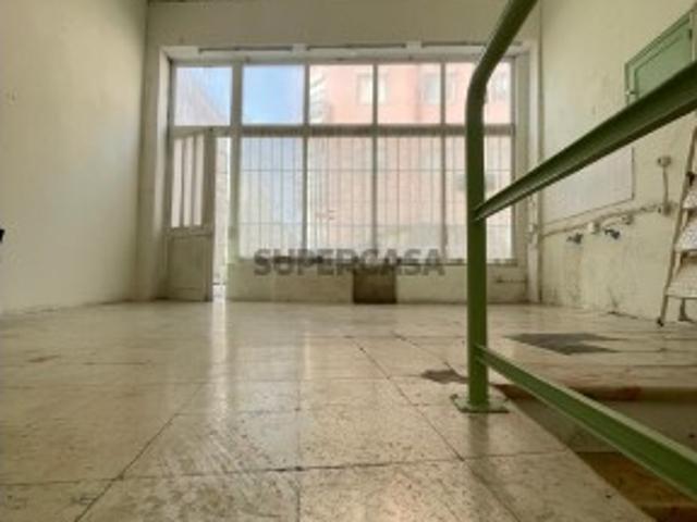 Armazém venda em Lisboa