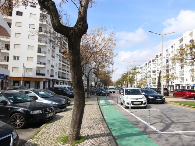 Loja venda em Quarteira, Loulé