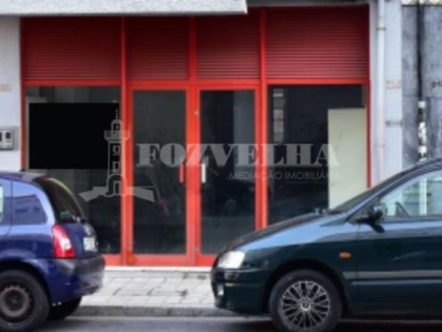 Ponto Comercial alugar em Cedofeita, Ramada Alta