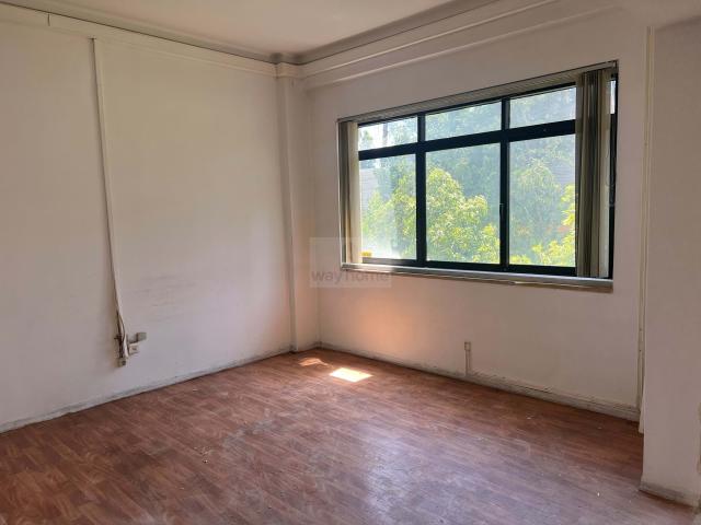 Ponto Comercial alugar em Odivelas, Bairro Olaio