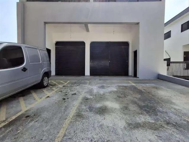 Ponto Comercial aluguel em Região Imediata de São Paulo, Região Metropolitana de São Paulo
