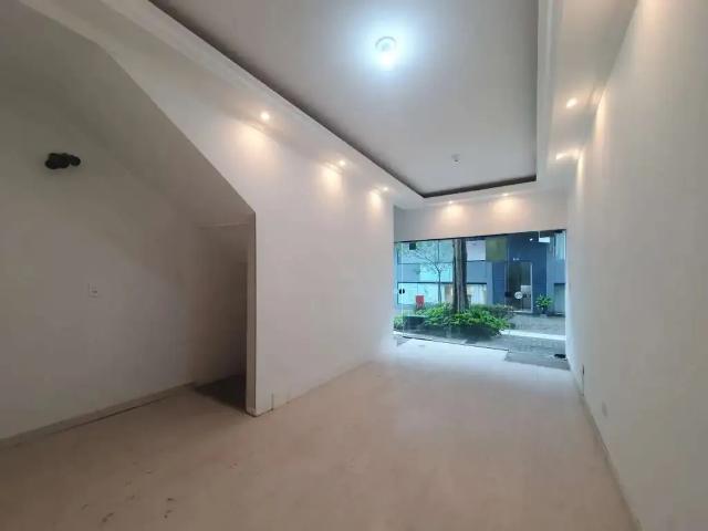Ponto Comercial aluguel em Região Imediata de São Paulo, Região Metropolitana de São Paulo