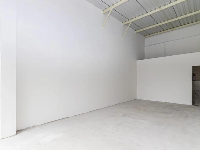 Ponto Comercial aluguel em Novo Mundo, Curitiba