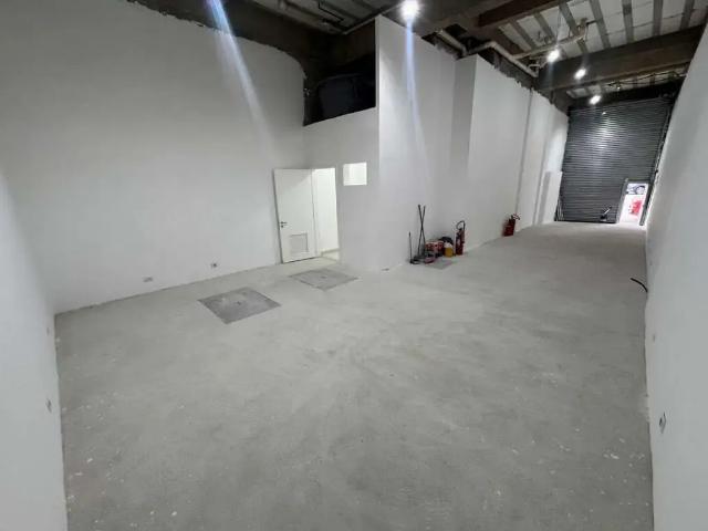 Ponto Comercial aluguel em Região Imediata de São Paulo, Região Metropolitana de São Paulo