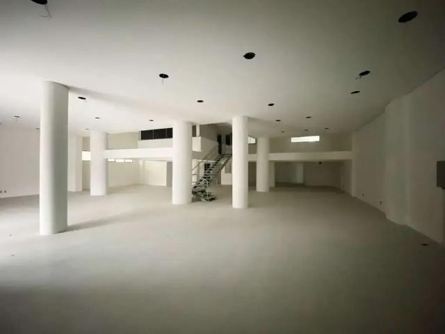 Ponto Comercial aluguel em Medianeira, Porto Alegre