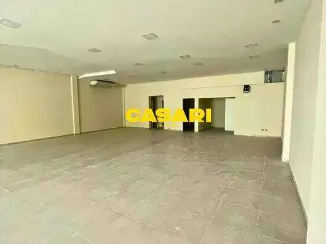 Ponto Comercial aluguel em Região Imediata de São Paulo, Região Metropolitana de São Paulo