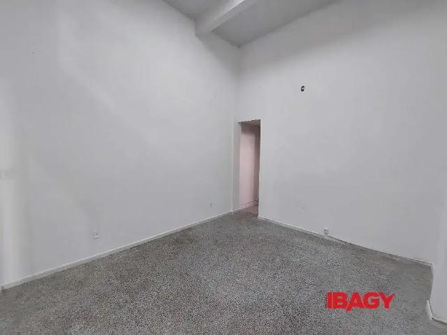 Ponto Comercial aluguel em Barreiros, São José