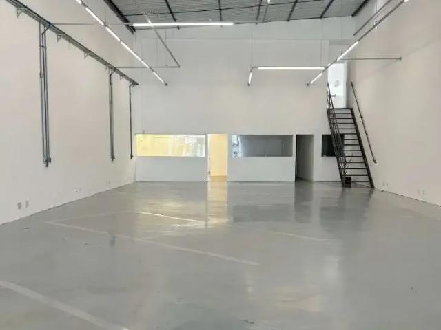 Ponto Comercial aluguel em Região Imediata de São Paulo, Região Metropolitana de São Paulo