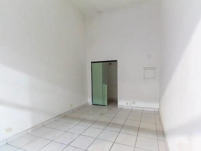 Ponto Comercial aluguel em Região Imediata de São Paulo, Região Metropolitana de São Paulo