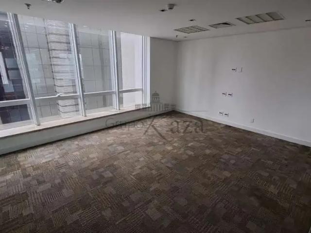Ponto Comercial aluguel em Região Imediata de São Paulo, Região Metropolitana de São Paulo
