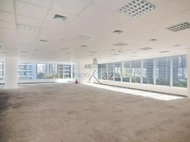 Ponto Comercial aluguel em Região Imediata de São Paulo, Região Metropolitana de São Paulo