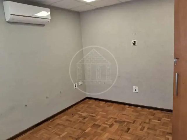 Ponto Comercial aluguel em Região Imediata de São Paulo, Região Metropolitana de São Paulo