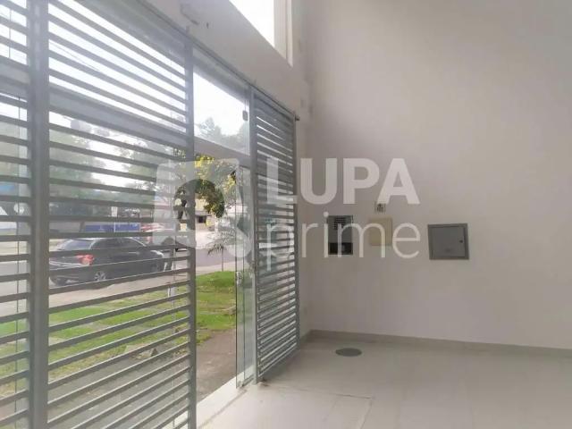 Ponto Comercial aluguel em Região Imediata de São Paulo, Região Metropolitana de São Paulo