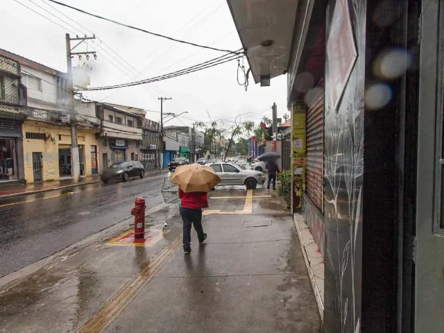 Ponto Comercial aluguel em Região Imediata de São Paulo, Região Metropolitana de São Paulo