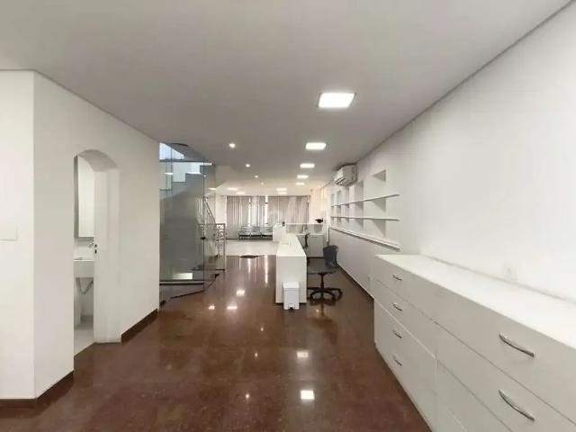 Ponto Comercial aluguel em Região Imediata de São Paulo, Região Metropolitana de São Paulo