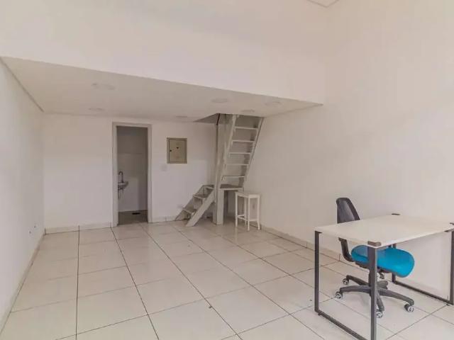 Ponto Comercial aluguel em Região Imediata de São Paulo, Região Metropolitana de São Paulo
