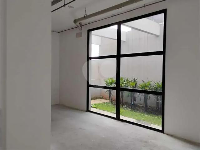 Ponto Comercial aluguel em Região Imediata de São Paulo, Região Metropolitana de São Paulo