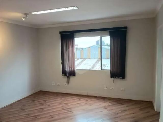 Ponto Comercial aluguel em Região Imediata de São Paulo, Região Metropolitana de São Paulo