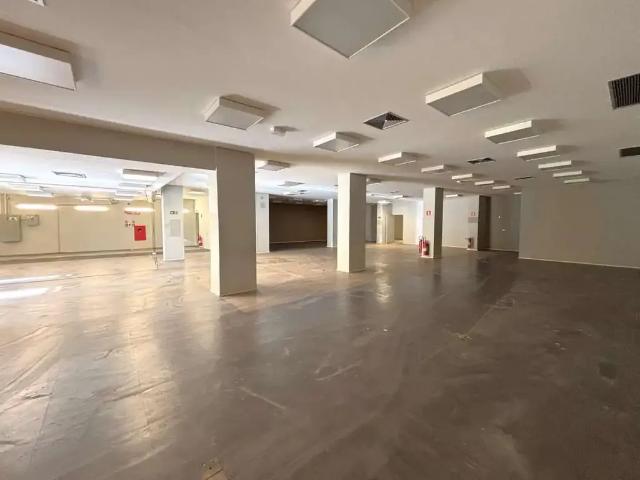 Ponto Comercial aluguel em Região Imediata de São Paulo, Região Metropolitana de São Paulo