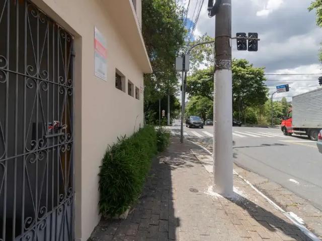 Ponto Comercial aluguel em Região Imediata de São Paulo, Região Metropolitana de São Paulo