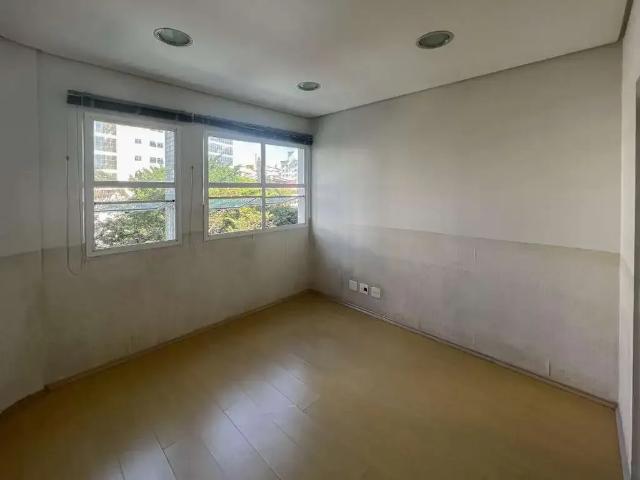 Ponto Comercial aluguel em Região Imediata de São Paulo, Região Metropolitana de São Paulo