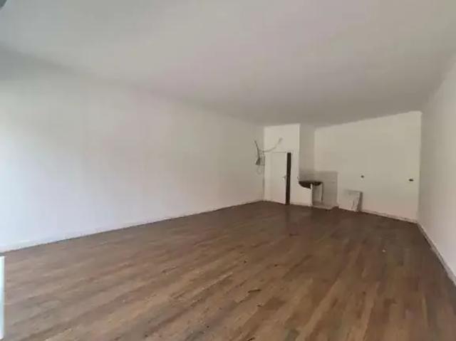 Ponto Comercial aluguel em Região Imediata de São Paulo, Região Metropolitana de São Paulo