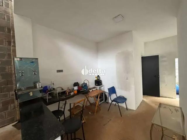 Ponto Comercial aluguel em Novo Mundo, Uberlândia