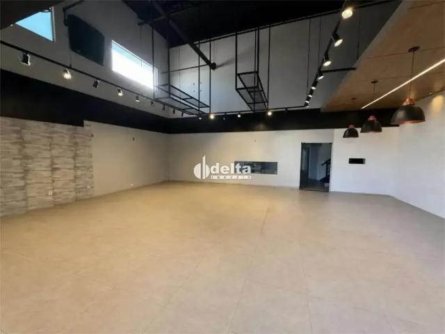 Ponto Comercial aluguel em Novo Mundo, Uberlândia