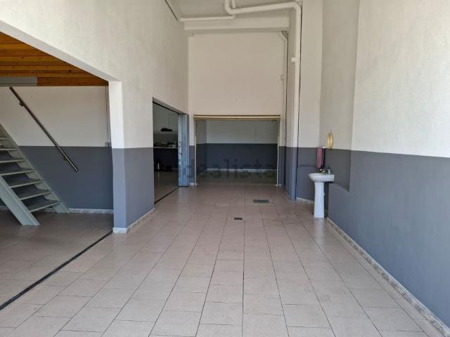 Armazém alugar em Seixal, Corroios